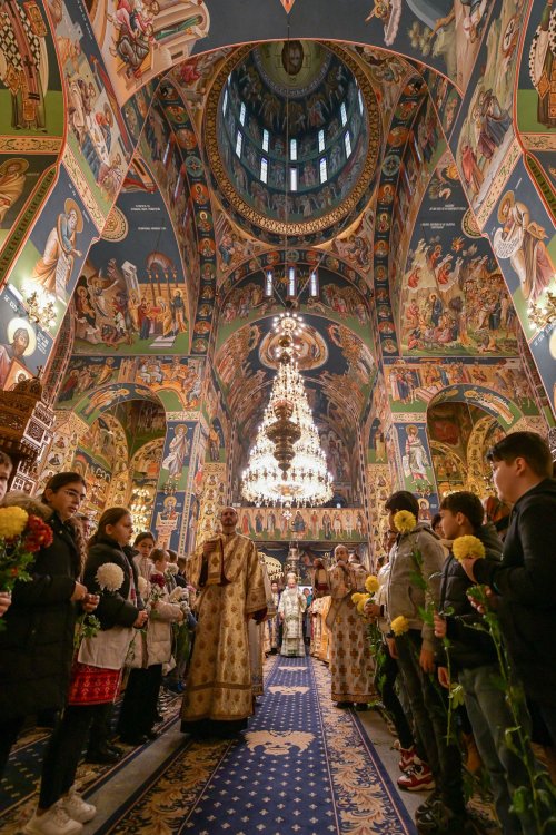 Starețul isihast al Mănăstirii Neamț sărbătorit în Capitală Poza 234220