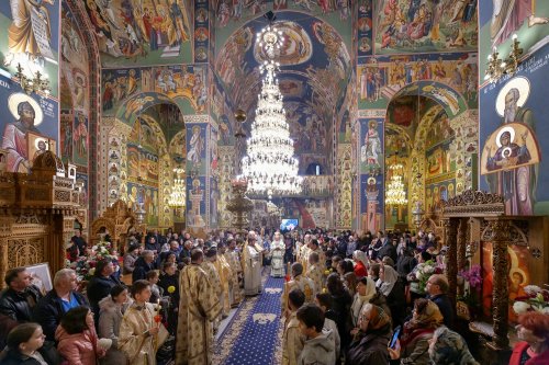 Starețul isihast al Mănăstirii Neamț sărbătorit în Capitală Poza 234223