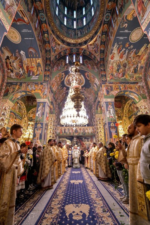 Starețul isihast al Mănăstirii Neamț sărbătorit în Capitală Poza 234229