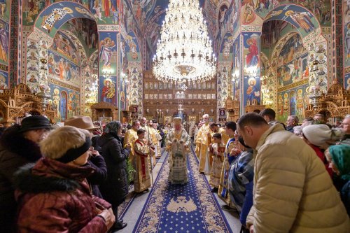 Starețul isihast al Mănăstirii Neamț sărbătorit în Capitală Poza 234230