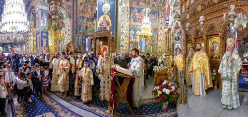 Starețul isihast al Mănăstirii Neamț sărbătorit în Capitală Poza 234243