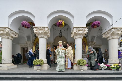Starețul isihast al Mănăstirii Neamț sărbătorit în Capitală Poza 234244