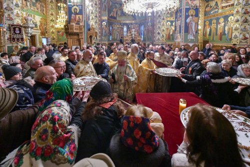Starețul isihast al Mănăstirii Neamț sărbătorit în Capitală Poza 234247