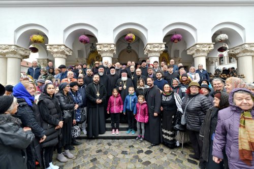 Starețul isihast al Mănăstirii Neamț sărbătorit în Capitală Poza 234249