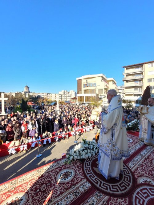 Sărbătoare la Biserica „Sfinții Arhangheli Mihail și Gavriil” din Baia Mare Poza 234310