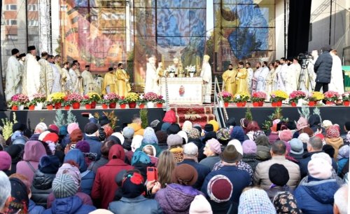 Trei ierarhi au sfințit Catedrala municipiului Bârlad Poza 234301