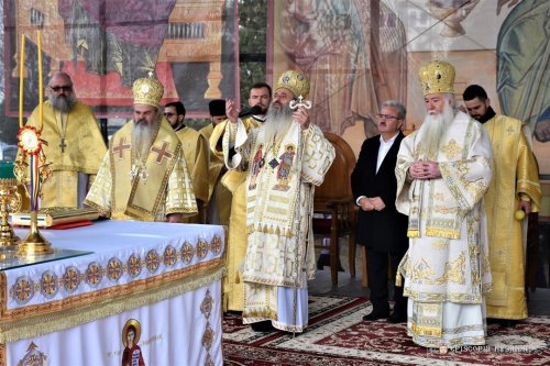 Trei ierarhi au sfințit Catedrala municipiului Bârlad Poza 234304
