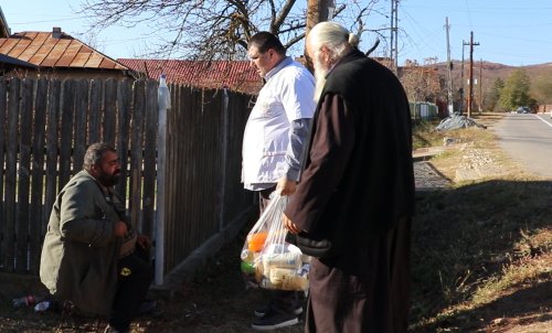 Ajutor pentru zeci de familii din două parohii prahovene Poza 234440