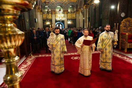 Preacinstire adusă Maicii Domnului la Catedrala Patriarhală Poza 234741