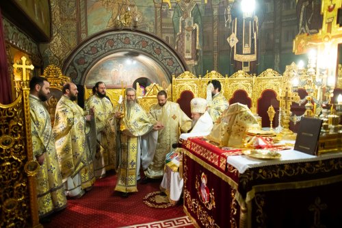 Preacinstire adusă Maicii Domnului la Catedrala Patriarhală Poza 234745