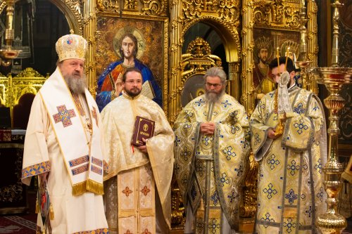 Preacinstire adusă Maicii Domnului la Catedrala Patriarhală Poza 234752