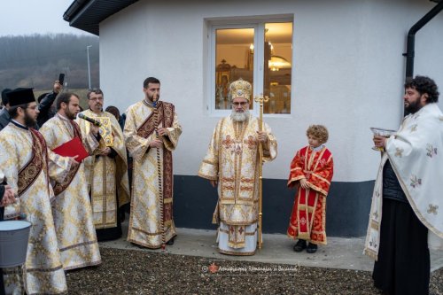 Resfințirea bisericii din localitatea Pietrosu Poza 234849