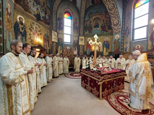 Sfânta Liturghie arhierească în Parohia Bârsana Centru, Maramureş Poza 234976