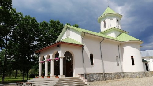 Licitație de pictură pentru Biserica Schitului „Sf. Mc. Filofteia” din Arhiepiscopia Târgoviștei Poza 235350