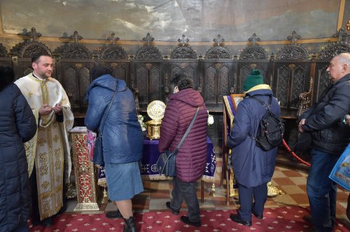 Odor duhovnicesc în Parohia „Sfântul Nicolae”-Vlădica din Bucureşti Poza 235324