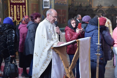 Odor duhovnicesc în Parohia „Sfântul Nicolae”-Vlădica din Bucureşti Poza 235333