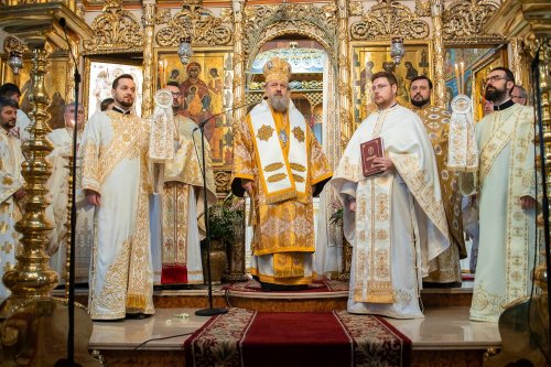 Hirotonia unui ostenitor din Administrația eparhială a Arhiepiscopiei Bucureștilor Poza 235500