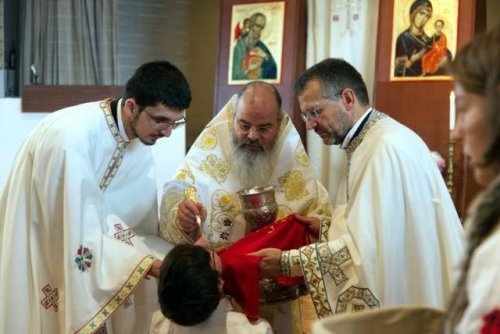 Slujire a Episcopului Hușilor la hramul Parohiei „Sfântul Apostol Andrei” din Basel Poza 235472