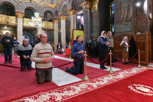 Laudă de seară adusă Ocrotitorului României la Catedrala Patriarhală Poza 235618