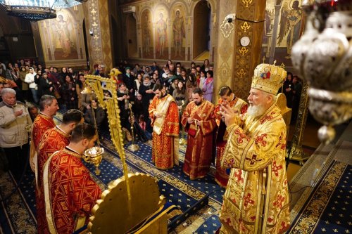 Sărbătoarea Sfântului Apostol Andrei la Catedrala Arhiepiscopală din Târgoviște Poza 235848