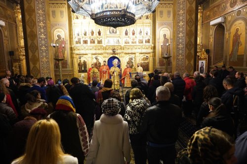 Sărbătoarea Sfântului Apostol Andrei la Catedrala Arhiepiscopală din Târgoviște Poza 235851