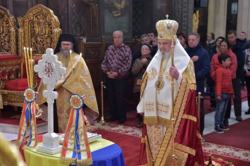 Patriarhul României a săvârşit Te Deum-ul de Ziua Naţională Poza 235877