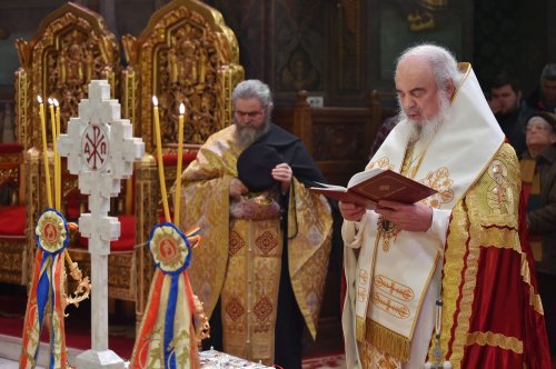 Patriarhul României a săvârşit Te Deum-ul de Ziua Naţională Poza 235893