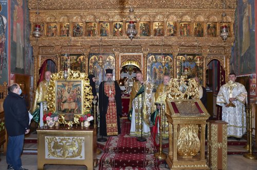 Brâul Maicii Domnului a ajuns la Biserica „Sfântul Gheorghe”-Nou din Capitală Poza 236090