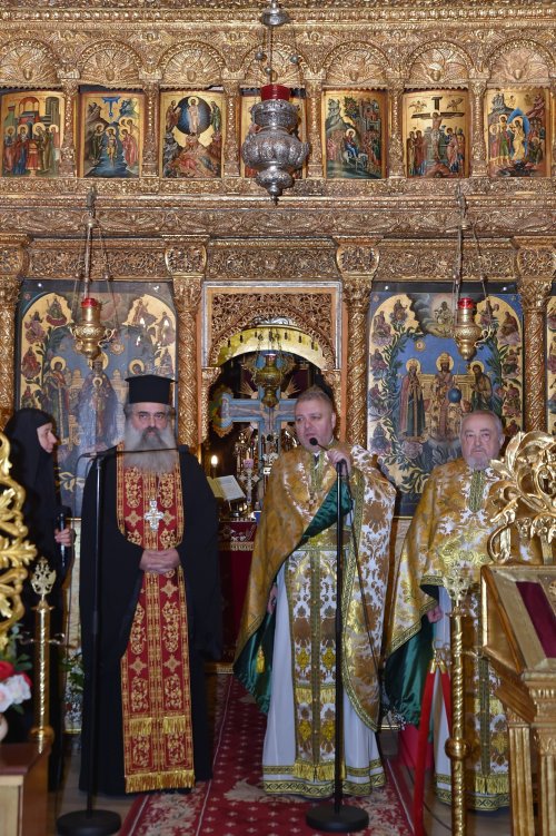 Brâul Maicii Domnului a ajuns la Biserica „Sfântul Gheorghe”-Nou din Capitală Poza 236091