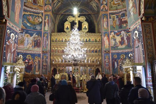 Brâul Maicii Domnului a ajuns la Biserica „Sfântul Gheorghe”-Nou din Capitală Poza 236093