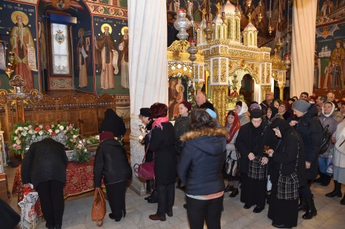 Brâul Maicii Domnului a ajuns la Biserica „Sfântul Gheorghe”-Nou din Capitală Poza 236094