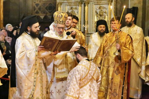 Doi mitropoliți au slujit în Catedrala Mitropolitană din Iași Poza 236118