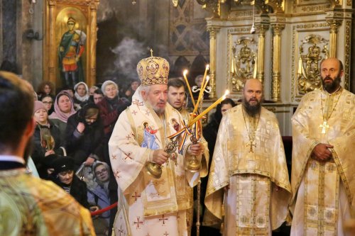 Doi mitropoliți au slujit în Catedrala Mitropolitană din Iași Poza 236119