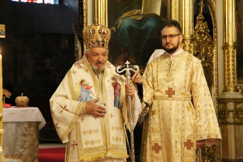 Doi mitropoliți au slujit în Catedrala Mitropolitană din Iași Poza 236121