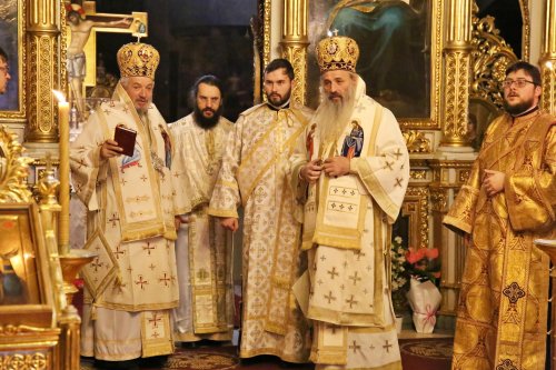 Doi mitropoliți au slujit în Catedrala Mitropolitană din Iași Poza 236122
