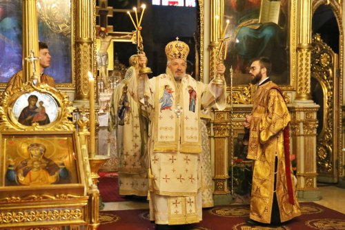 Doi mitropoliți au slujit în Catedrala Mitropolitană din Iași Poza 236123
