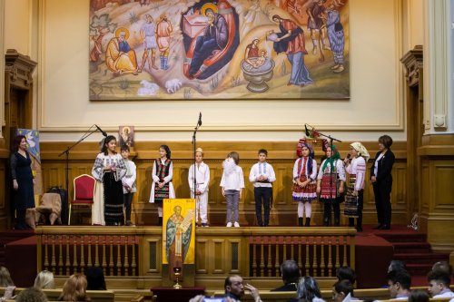 Spectacolul „Sfântul Nicolae în mijlocul copiilor” la Palatul Patriarhiei Poza 236316