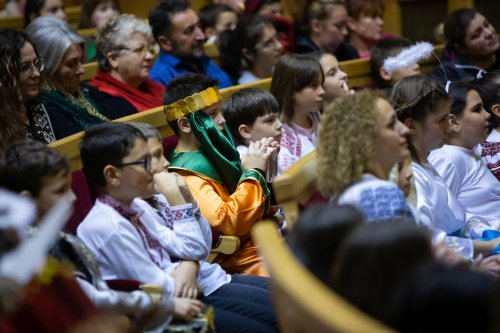 Spectacolul „Sfântul Nicolae în mijlocul copiilor” la Palatul Patriarhiei Poza 236324