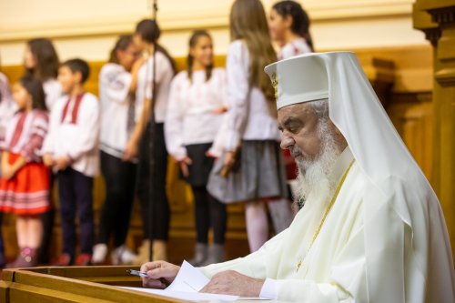 Spectacolul „Sfântul Nicolae în mijlocul copiilor” la Palatul Patriarhiei Poza 236335