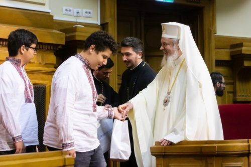 Spectacolul „Sfântul Nicolae în mijlocul copiilor” la Palatul Patriarhiei Poza 236346