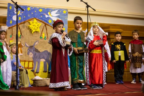Spectacolul „Sfântul Nicolae în mijlocul copiilor” la Palatul Patriarhiei Poza 236350