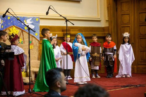 Spectacolul „Sfântul Nicolae în mijlocul copiilor” la Palatul Patriarhiei Poza 236355
