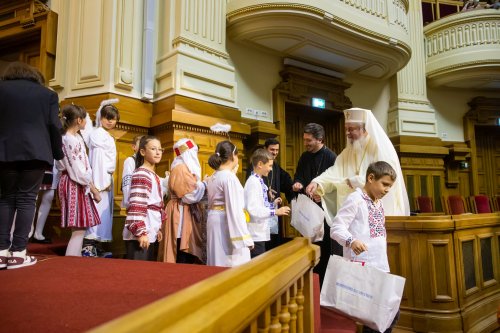 Spectacolul „Sfântul Nicolae în mijlocul copiilor” la Palatul Patriarhiei Poza 236367