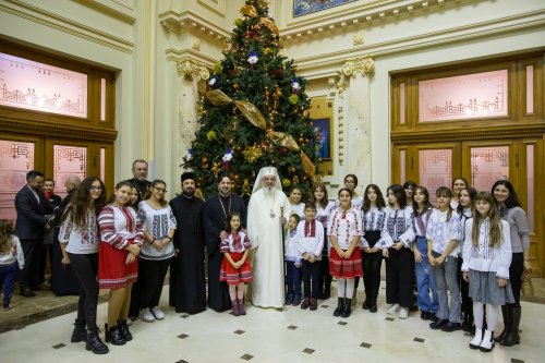 Spectacolul „Sfântul Nicolae în mijlocul copiilor” la Palatul Patriarhiei Poza 236378