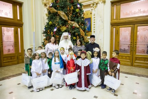 Spectacolul „Sfântul Nicolae în mijlocul copiilor” la Palatul Patriarhiei Poza 236382