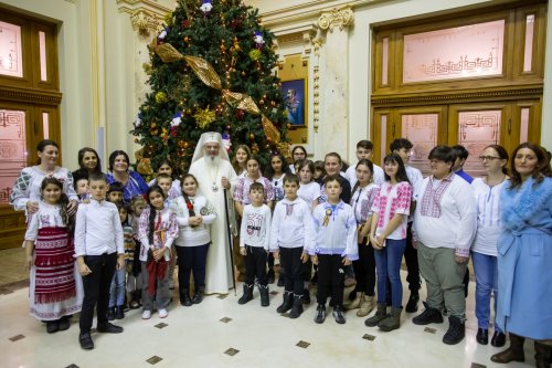 Spectacolul „Sfântul Nicolae în mijlocul copiilor” la Palatul Patriarhiei Poza 236388