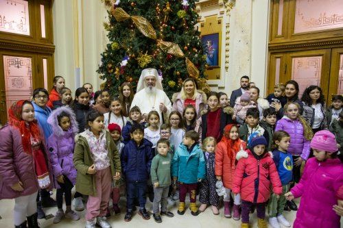 Spectacolul „Sfântul Nicolae în mijlocul copiilor” la Palatul Patriarhiei Poza 236390