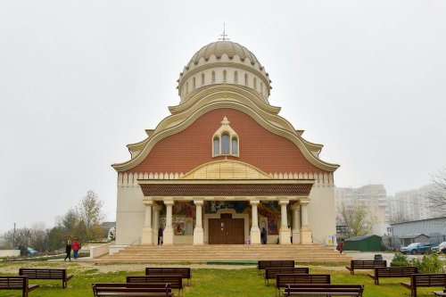 Rugăciune și pomenire la Parohia „Sfânta Vineri”- Drumul Taberei Poza 236574