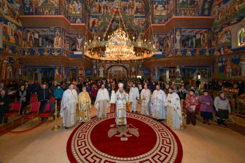 Rugăciune și pomenire la Parohia „Sfânta Vineri”- Drumul Taberei Poza 236588