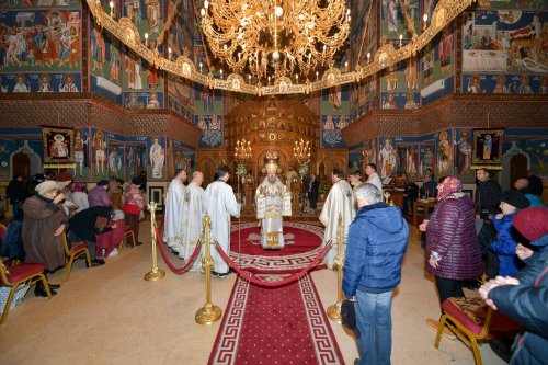 Rugăciune și pomenire la Parohia „Sfânta Vineri”- Drumul Taberei Poza 236592